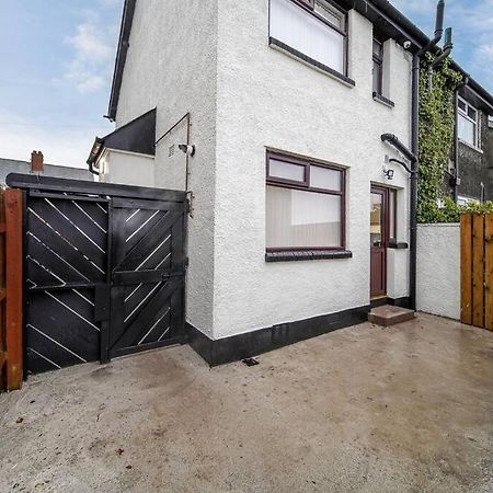 Ardoyne Lodge 'Sleeping 4 Guests' Belfast Eksteriør bilde