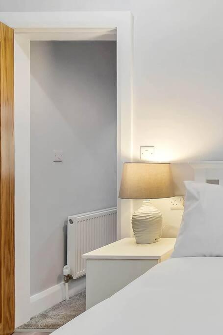 Ardoyne Lodge 'Sleeping 4 Guests' Belfast Eksteriør bilde