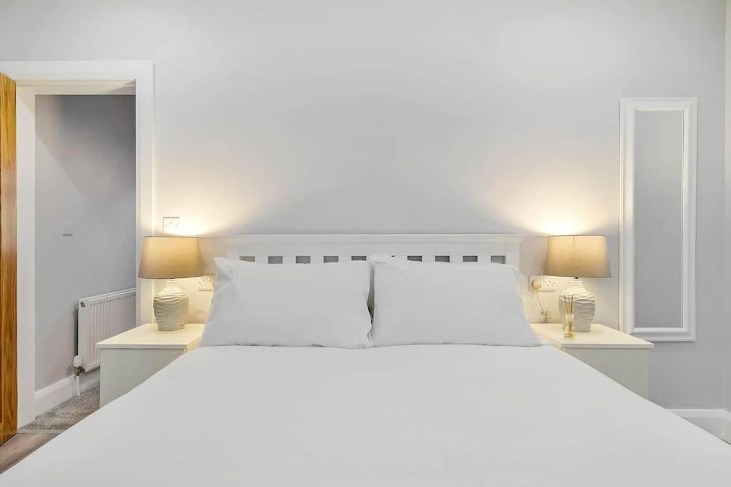 Ardoyne Lodge 'Sleeping 4 Guests' Belfast Eksteriør bilde