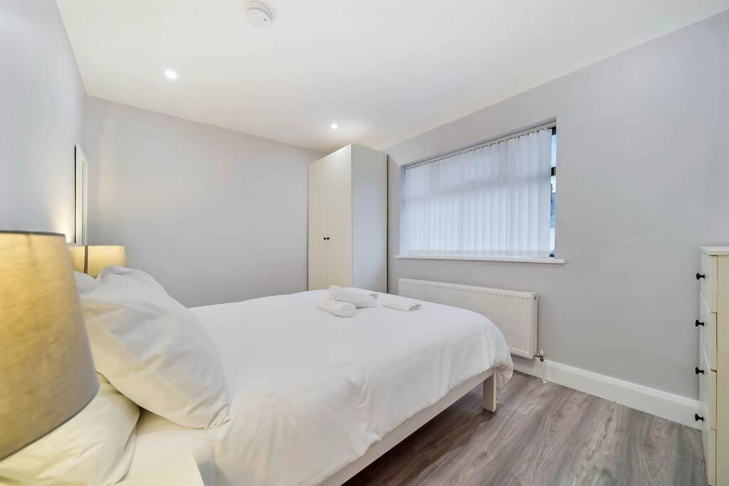 Ardoyne Lodge 'Sleeping 4 Guests' Belfast Eksteriør bilde
