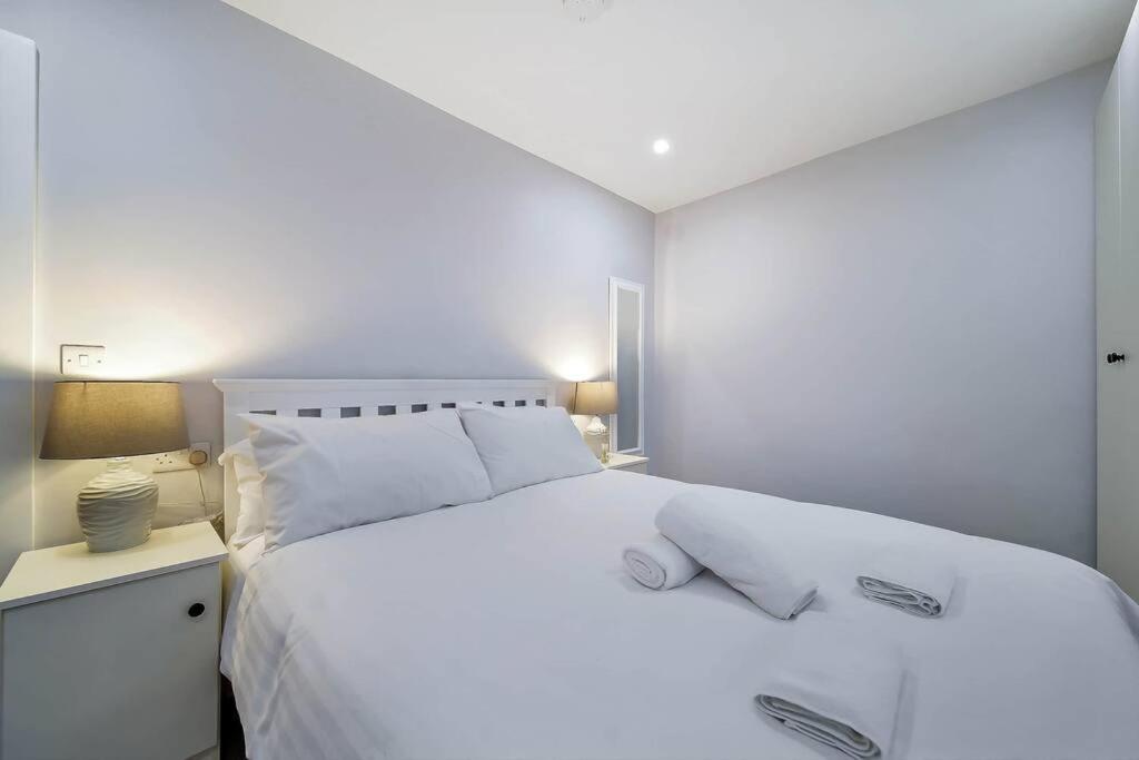 Ardoyne Lodge 'Sleeping 4 Guests' Belfast Eksteriør bilde