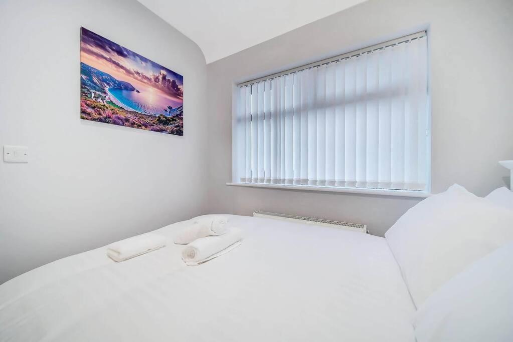 Ardoyne Lodge 'Sleeping 4 Guests' Belfast Eksteriør bilde
