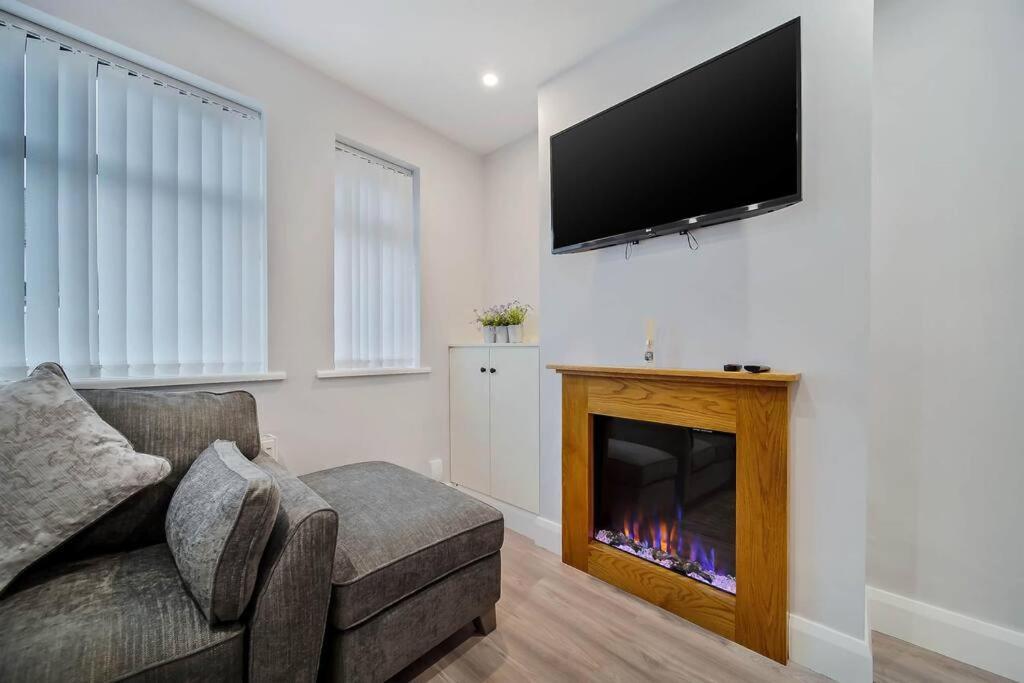 Ardoyne Lodge 'Sleeping 4 Guests' Belfast Eksteriør bilde