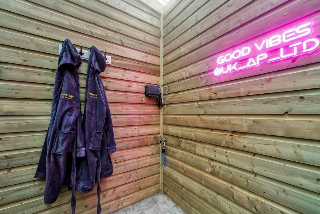 Ardoyne Lodge 'Sleeping 4 Guests' Belfast Eksteriør bilde