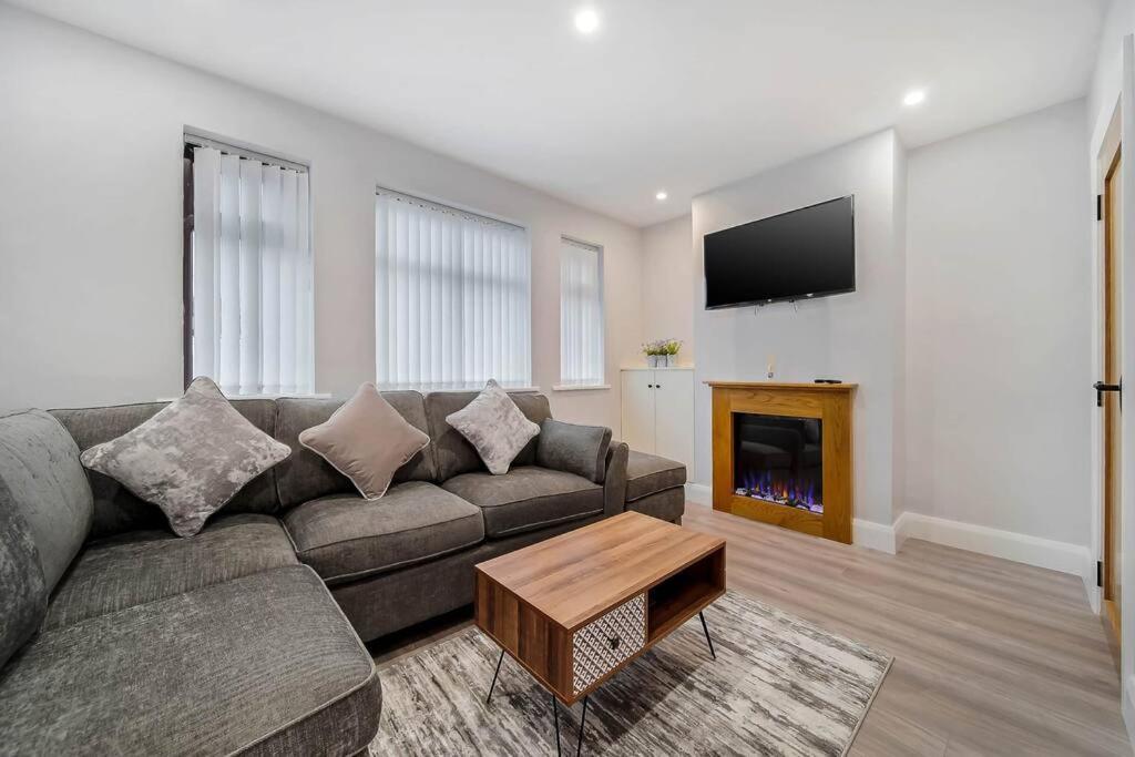 Ardoyne Lodge 'Sleeping 4 Guests' Belfast Eksteriør bilde