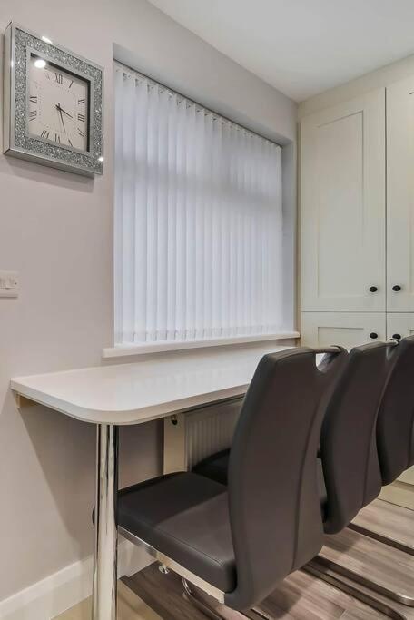 Ardoyne Lodge 'Sleeping 4 Guests' Belfast Eksteriør bilde