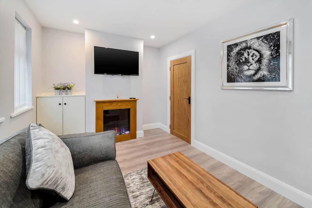 Ardoyne Lodge 'Sleeping 4 Guests' Belfast Eksteriør bilde