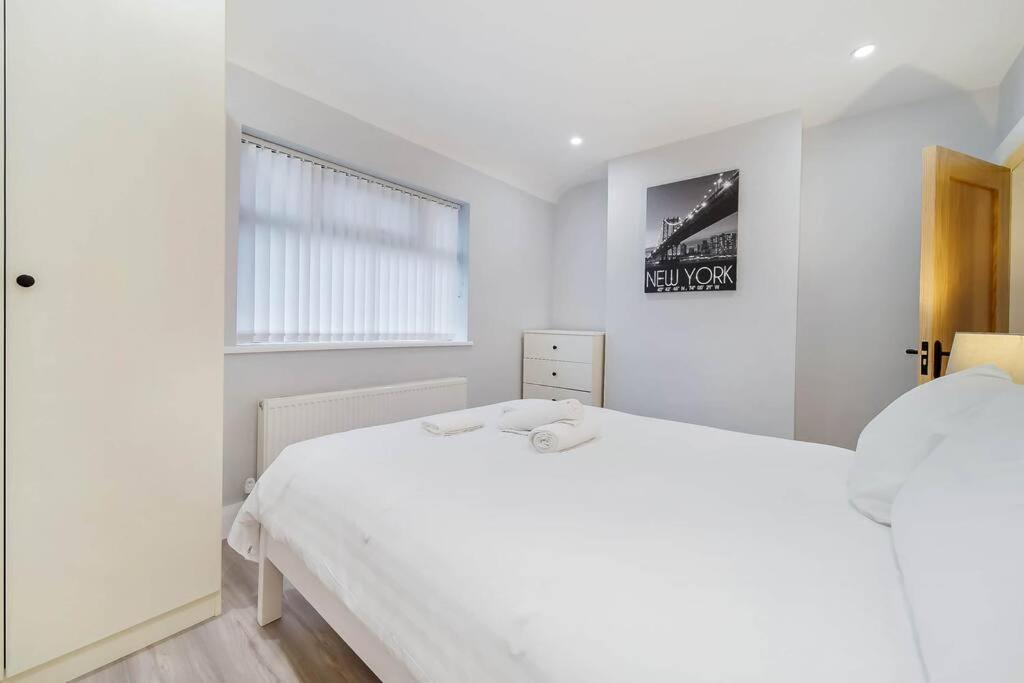 Ardoyne Lodge 'Sleeping 4 Guests' Belfast Eksteriør bilde